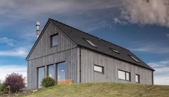 Cuillrigh - Luxury house with Loch Portree & Cuillin Mountain views