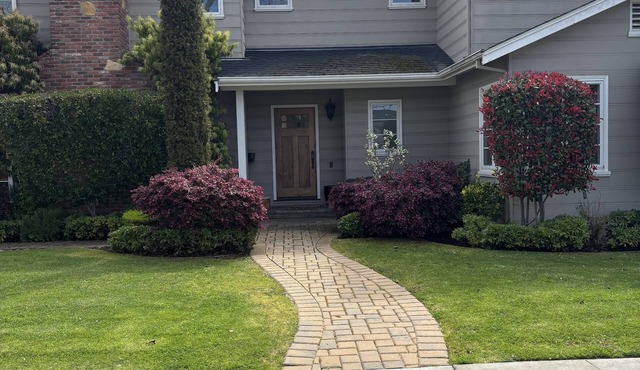 Cul de sac, gate access to park, 2 minute walk to downtown