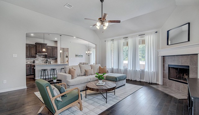 Cul-de-Sac Oasis: Your Perfect Family Hideaway!