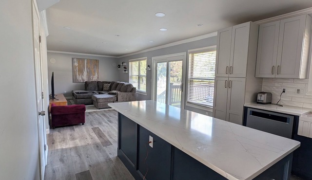 cul-de-sec home 4BR 3.5 Baths Sleeps 7 Jacuzzi tub