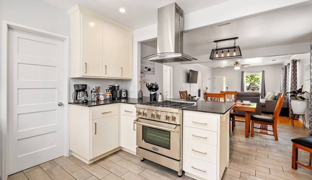 Culinary Cottage - Pet friendly, king bed wlk2DT