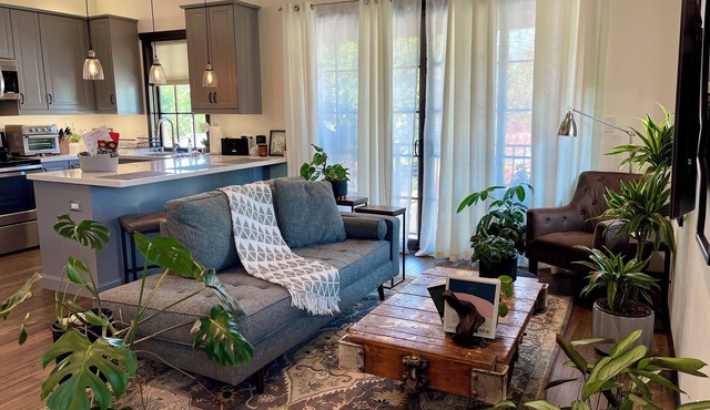 Culver Coop 360 - Luxurious Guesthouse with Rooftop Deck
