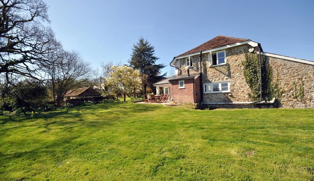 CULVERWELLS, pet friendly, with open fire in Axminster