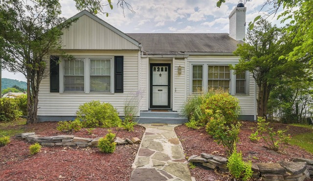 Cumberland Cottage w/Screened Porch + Fire Pit!