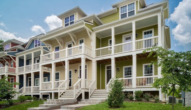 Cumberland Emerald | Walk to Dining