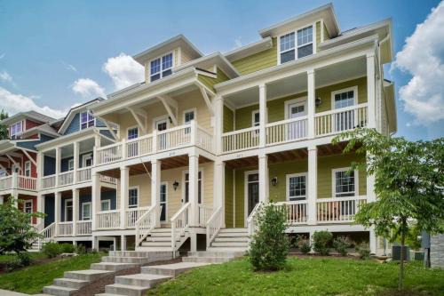 Cumberland Emerald - Walk to Dining