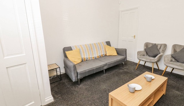 CUMBERLAND HOUSE, family friendly, with a garden in Workington