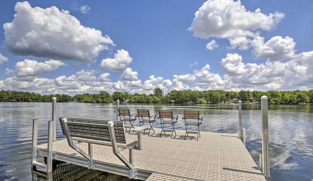 'Cumberland Retreat' w/Lakefront Yard & Dock