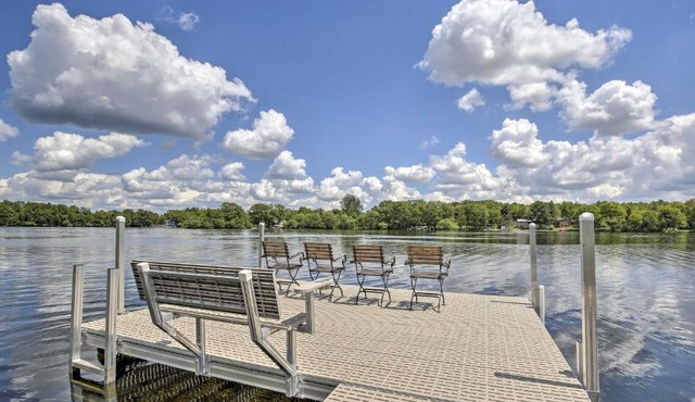 Cumberland Retreat with Lakefront Yard and Dock