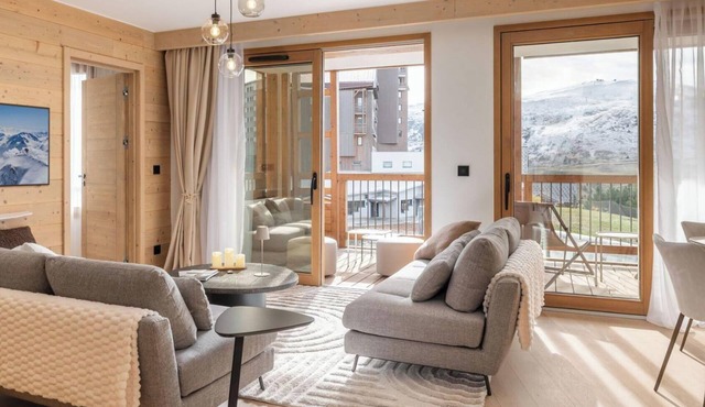 Cumbre – Ski-in/Ski-out Retreat with Mountain View