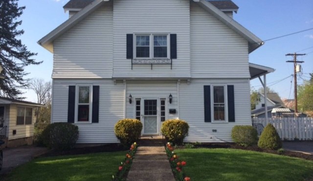 Cumorah Carriage House-Hot Tub, Pool, Game Room, Family Fun!