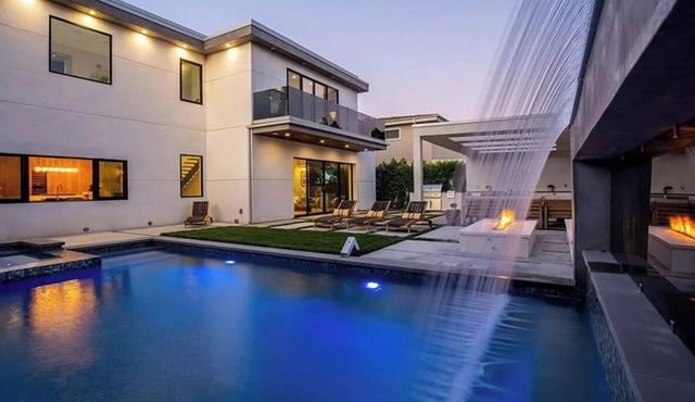 Cumpston Oasis - Modern 2-Story Estate with Pool, Spa and Waterfall