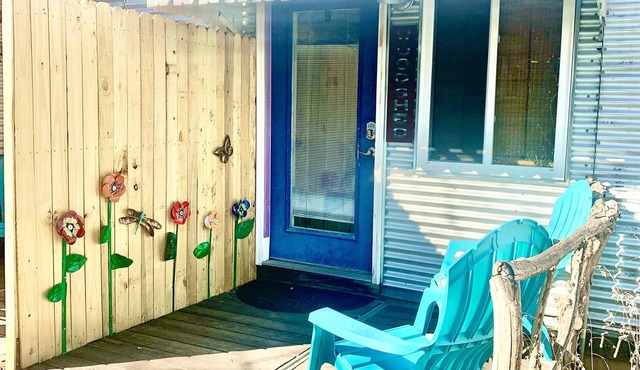 Curiously Cute B&B Private Woodshed- Pet friendly