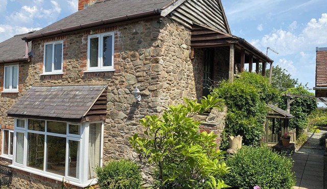 CURLEW COTTAGE, pet friendly, with a garden in Hope, Shropshire