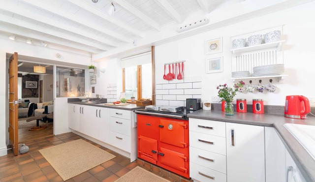 Curlew Cottage – Sleeps 4 – Garden – Dog Friendly