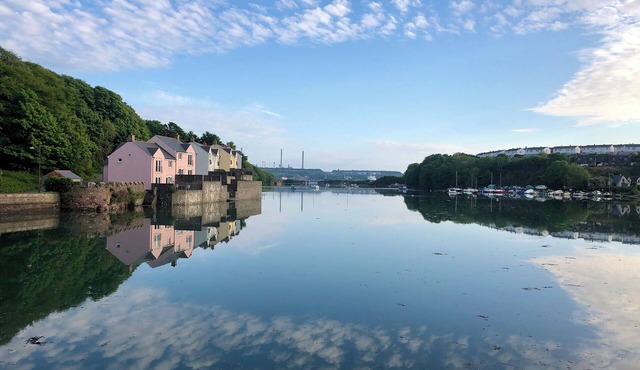 CURLEW, family friendly, luxury holiday cottage in Milford Haven