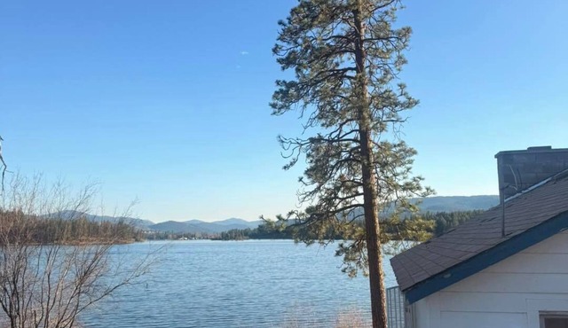 Curlew Lake Escape - Peaceful 2 Bedroom Cabin with Full Bath at Tiffanys Resort