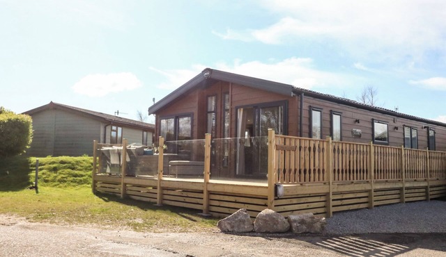 CURLEW LODGE, family friendly, with pool in Carnforth