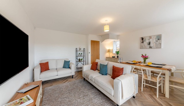 Curlew Retreat - UK46780