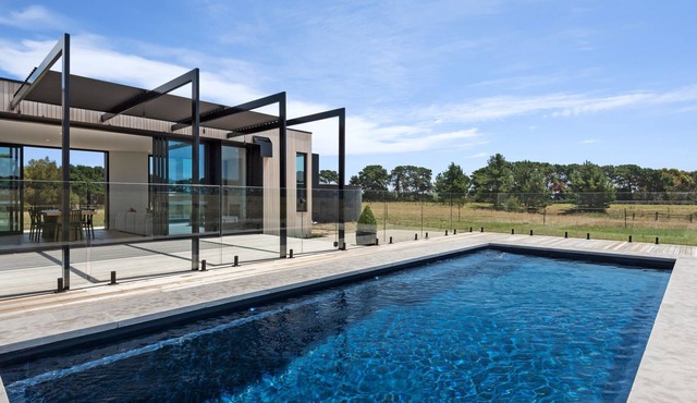 Curlewis Farm - Picturesque landscape with Swimming Pool.