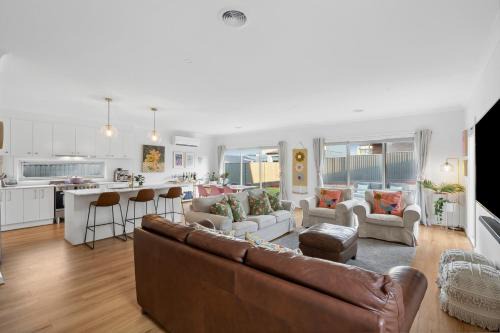 Curlewis home by the Bay