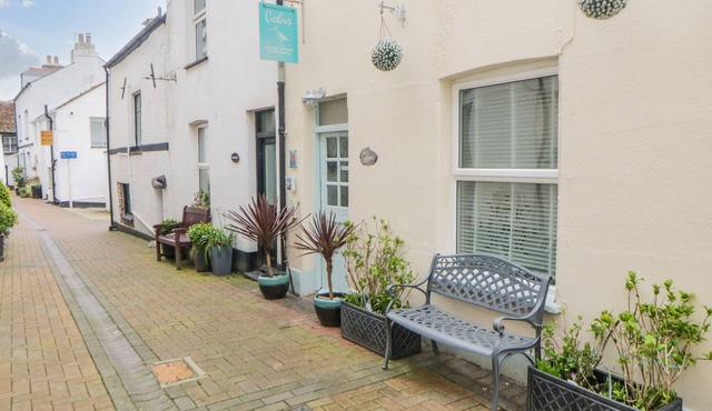 CURLEWS COTTAGE, pet friendly, character holiday cottage in Looe