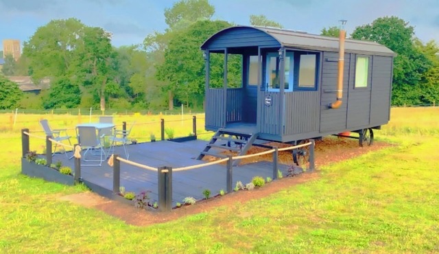 Curly Cow is a marvellous shepherd’s hut that sleeps up to four people.