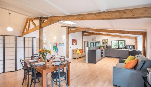 Curly Tail Barn, Ashfield