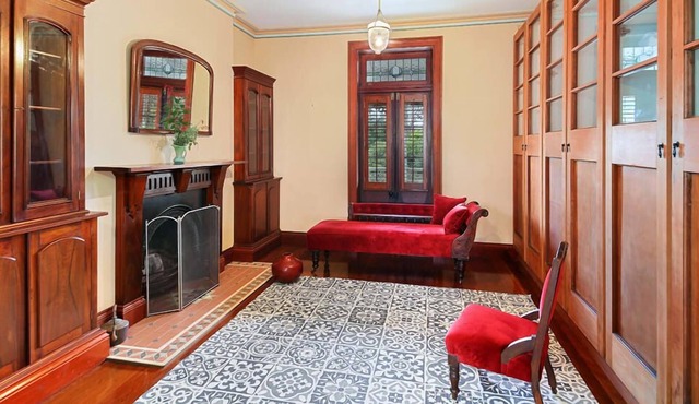 Currawong House Maleny, Georgian Style Manor