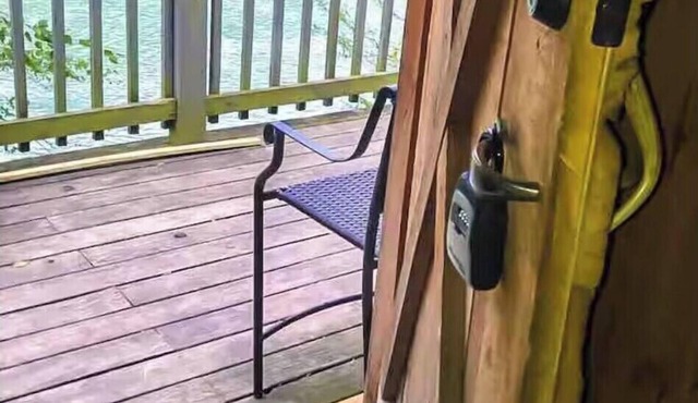 Current River Cabin, On the Water, Fishing, Swimming, Relaxation.