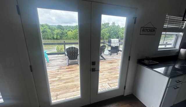 CURRENT RIVER FRONT CABIN … 4 bed room on the waters edge