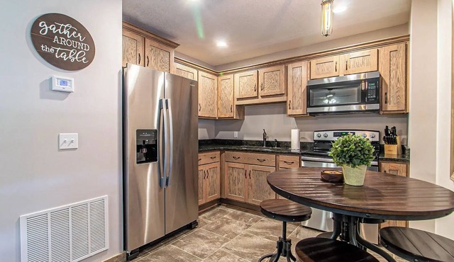 Current River Retreats 2 - 2 Bedroom - Sleeps 6 - Cozy Apartment