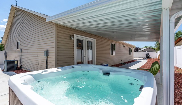 Cushy 5-Star Home: BBQ, 7-Bed, Bball Hoop, Netflix