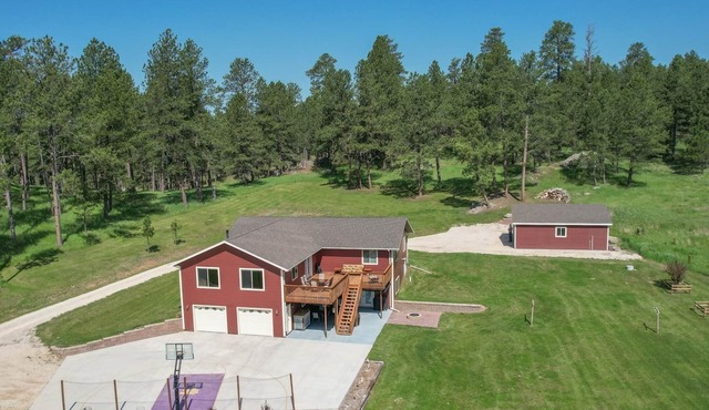Custer Connection | 5 Bed, 3 Bath