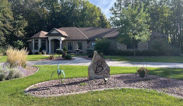 Custom 3 Bedroom Home South of Green Bay Built for Entertaining