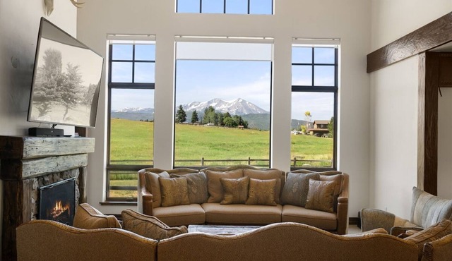 Custom 7BR Estate Near Aspen w/Hot Tub | Green Meadow