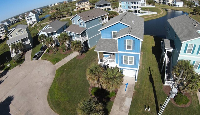 Custom Beach Cottage with Amazing Water Views From Each Room-PLUS Beach Club!