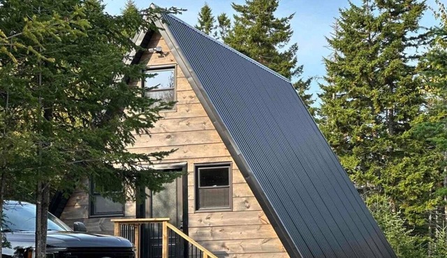 Custom-built Aframe cabin! With hot tub, fire pit, and lake access!