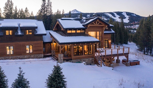 Custom-Built Cabin in Spanish Peaks with Beautiful Views
