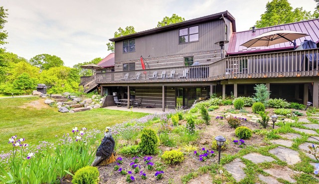 Custom-Built Clarklake Cabin: Sauna & Cold Plunge!