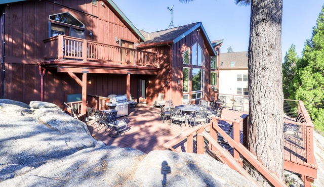 Custom-Built Family Mountain Home with Game Room, Jetted Tub & Sweeping Views