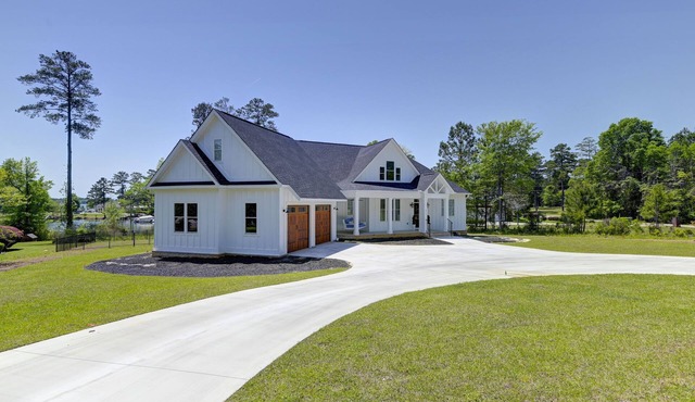 Custom built lake house on Lake Murray with New pool and hot tub!