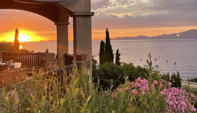 Custom-built, Large Villa 150m from the sea with private pool and majestic views