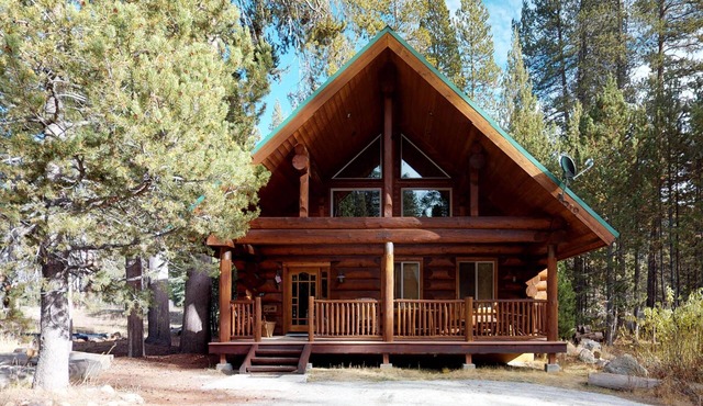 Custom-Built Log Cabin w/Huge Deck & Great Location Steps from Huntington Lake