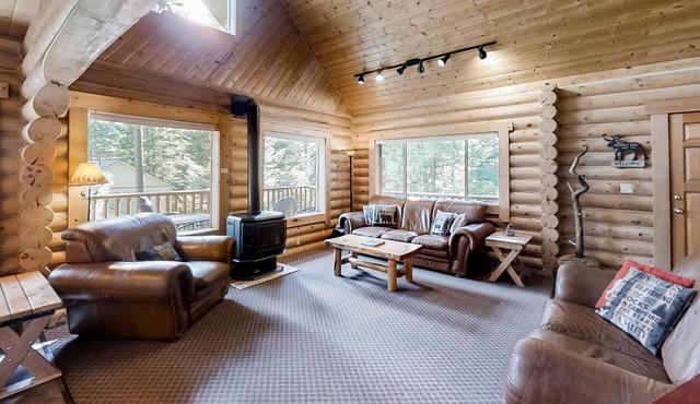 Custom-built log home with gas grill, free WiFi, deck, and private location