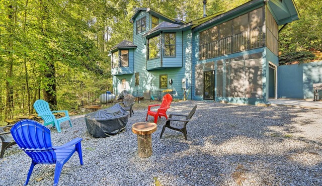 Custom-Built Luxury Cabin w/Tesla Charger!