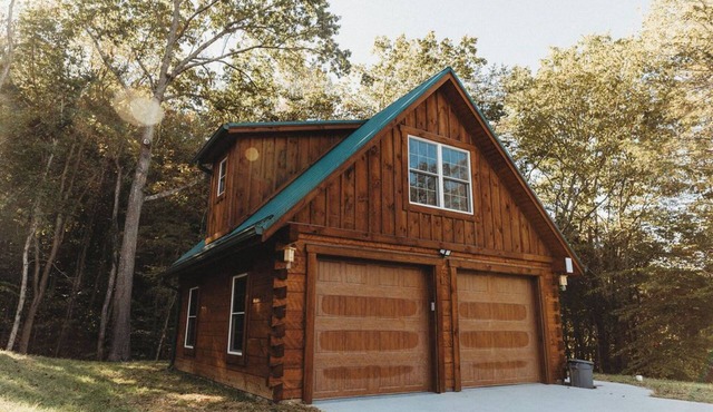 Custom Cabin Garage Studio in the Woods with WiFi