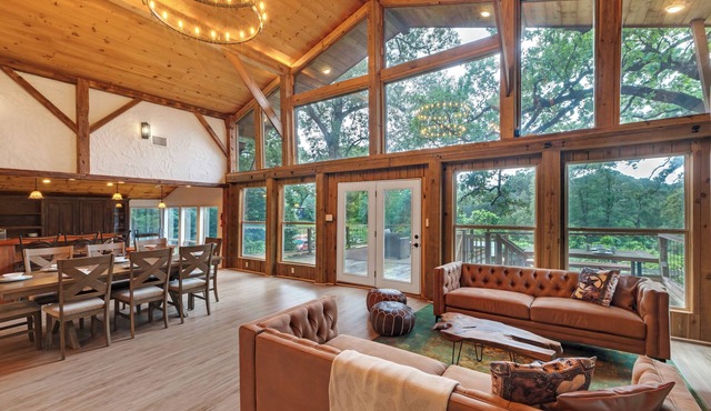 Custom Cabin - King Bed - Balcony Views - 8-Acre Escape