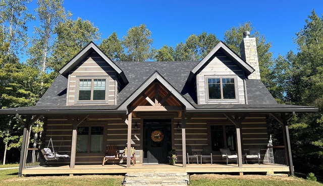 Custom cabin retreat with trails and hot tub. nExceptional reviews!