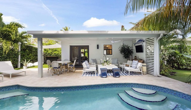 Custom Designed Luxurious Home with Pool in WPB. 5 min from the Beach!